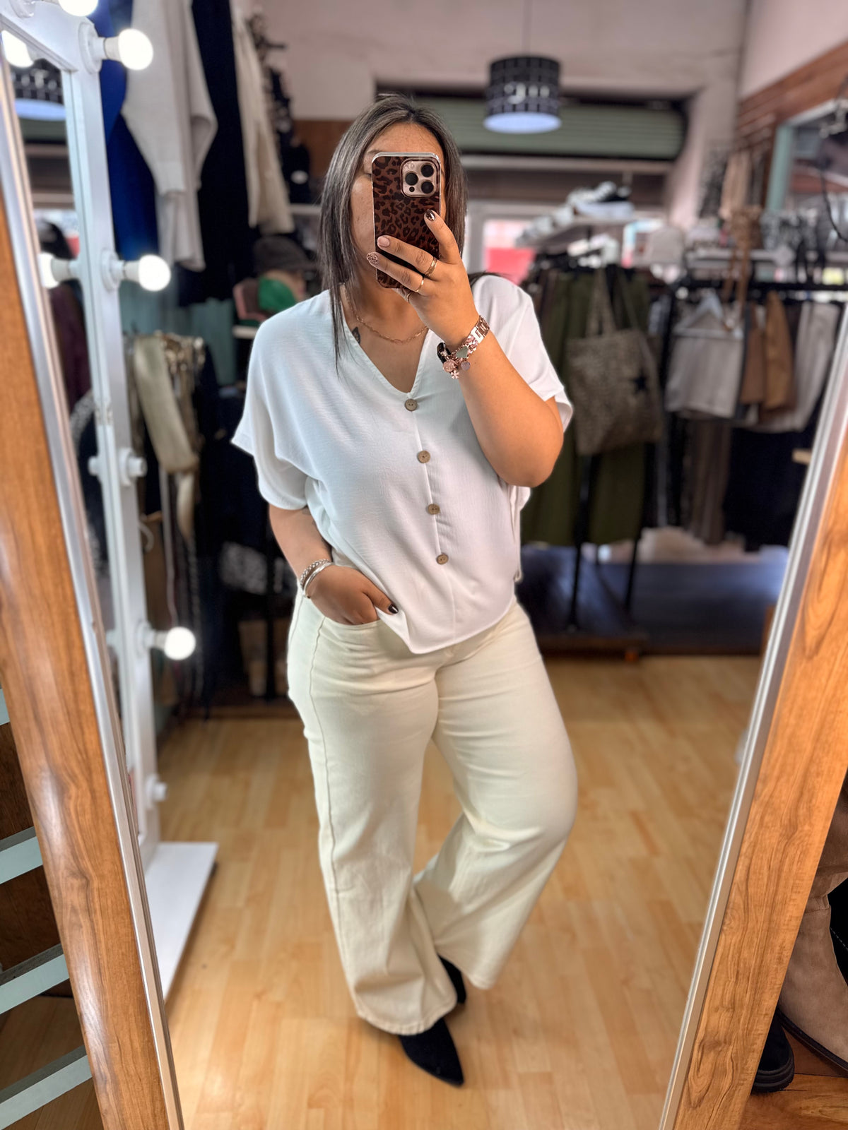 ✨Blusa Texturizada con Botones Decorativos – Blanco