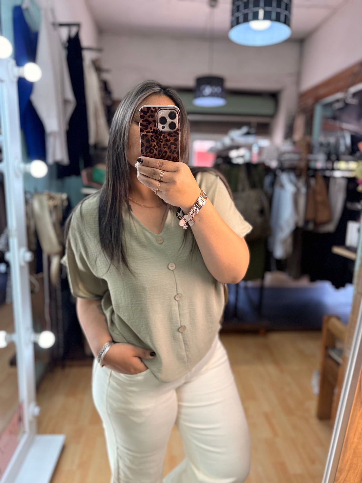 ✨Blusa Texturizada con Botones Decorativos – Verde Salvia