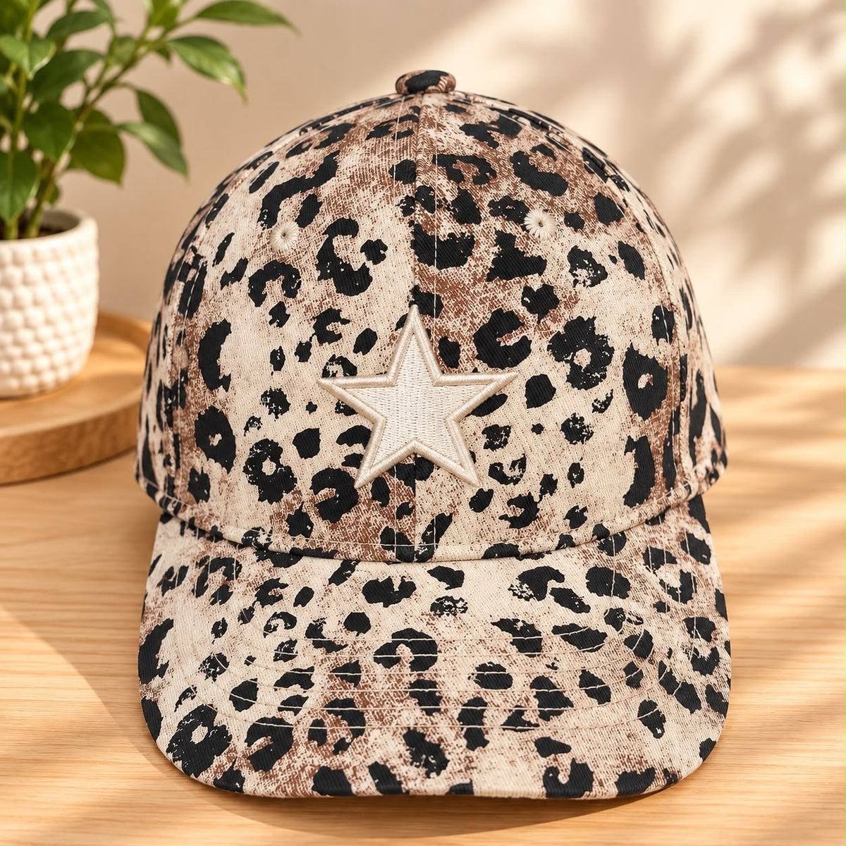 Gorro de tela animal print con estrella