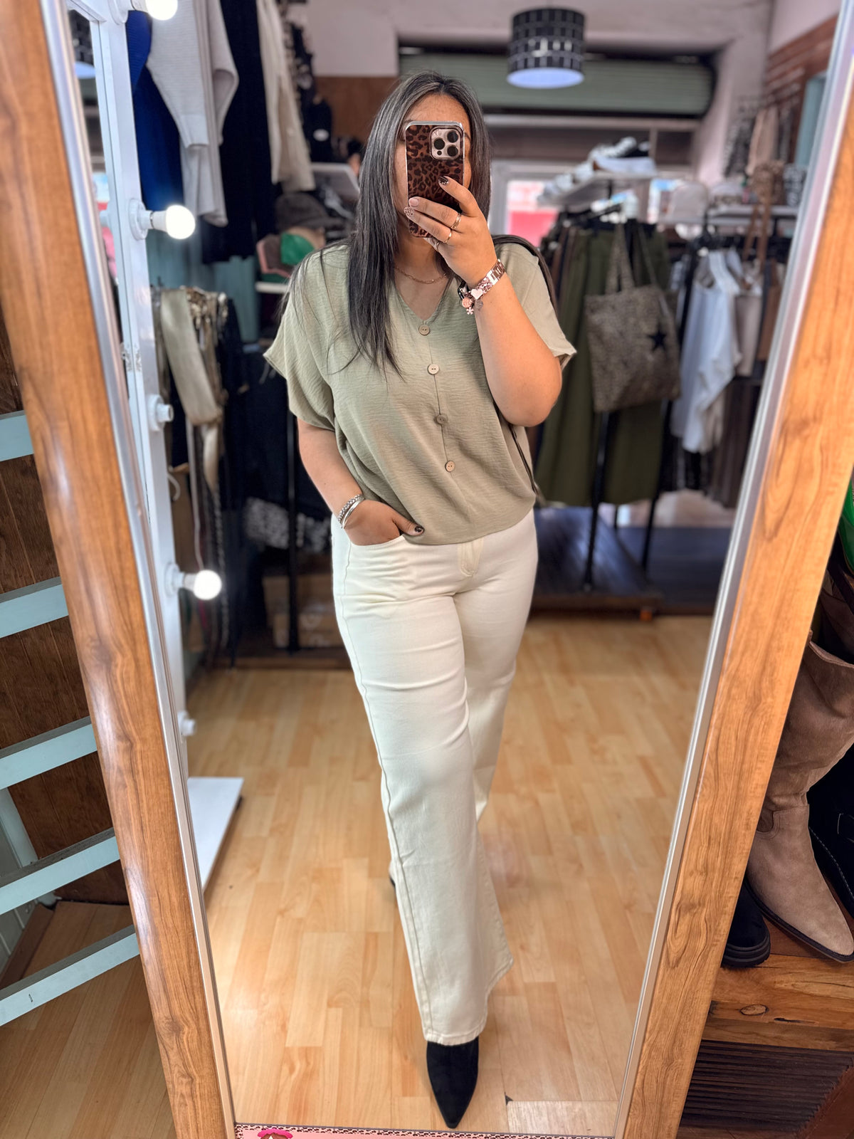 ✨Blusa Texturizada con Botones Decorativos – Verde Salvia