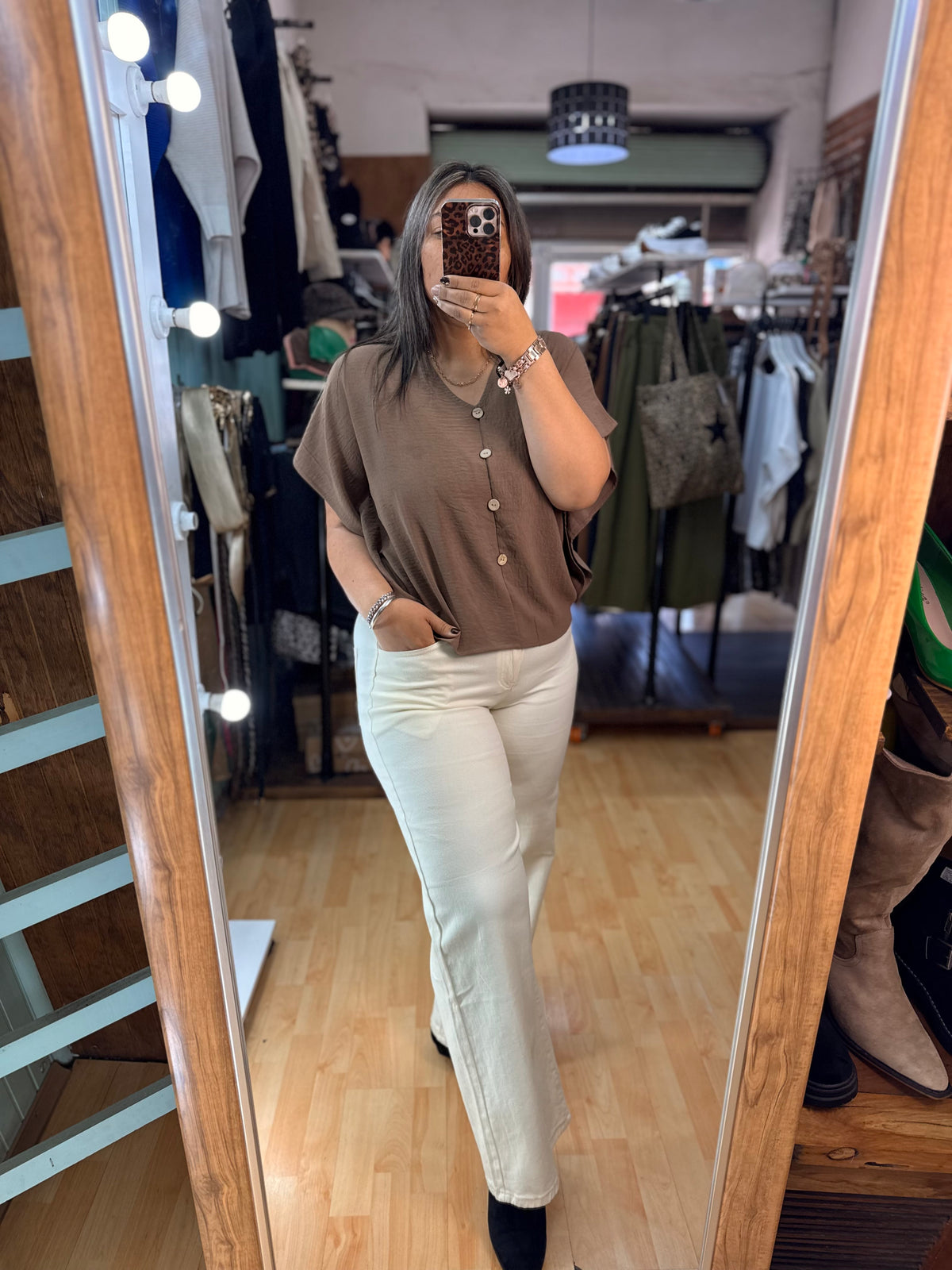 ✨Blusa Texturizada con Botones Decorativos – Moka
