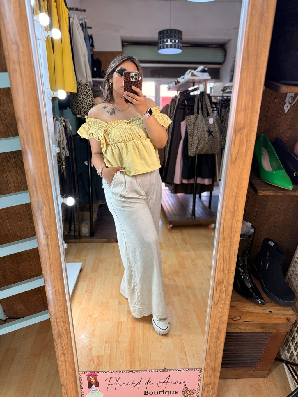 Blusa de lino amarillo pastel con vuelos