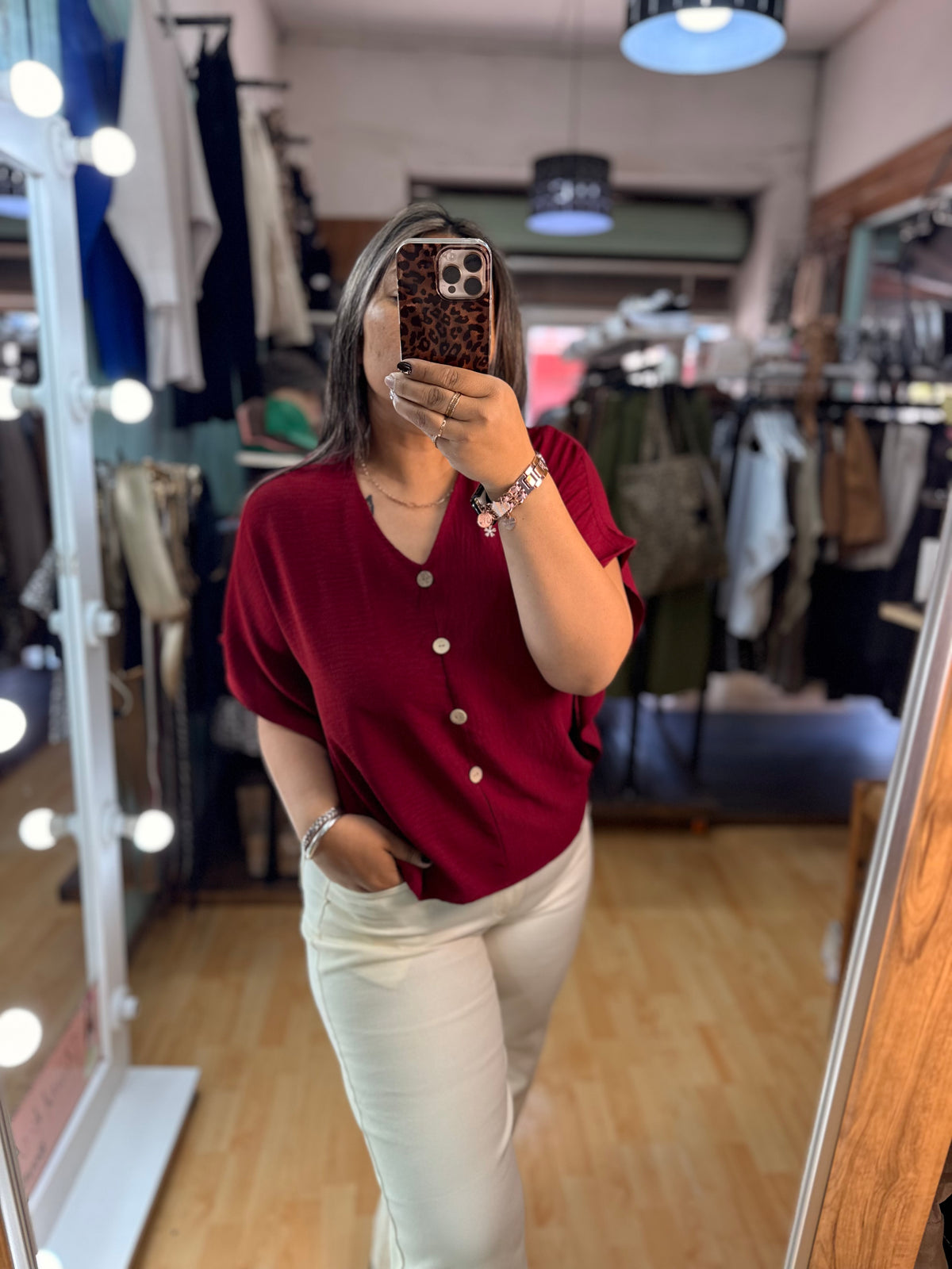 ✨Blusa Texturizada con Botones Decorativos – Borgoña