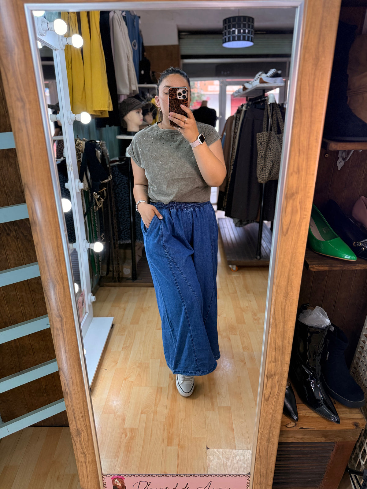 Jeans culotte azul profundo con cintura elasticada