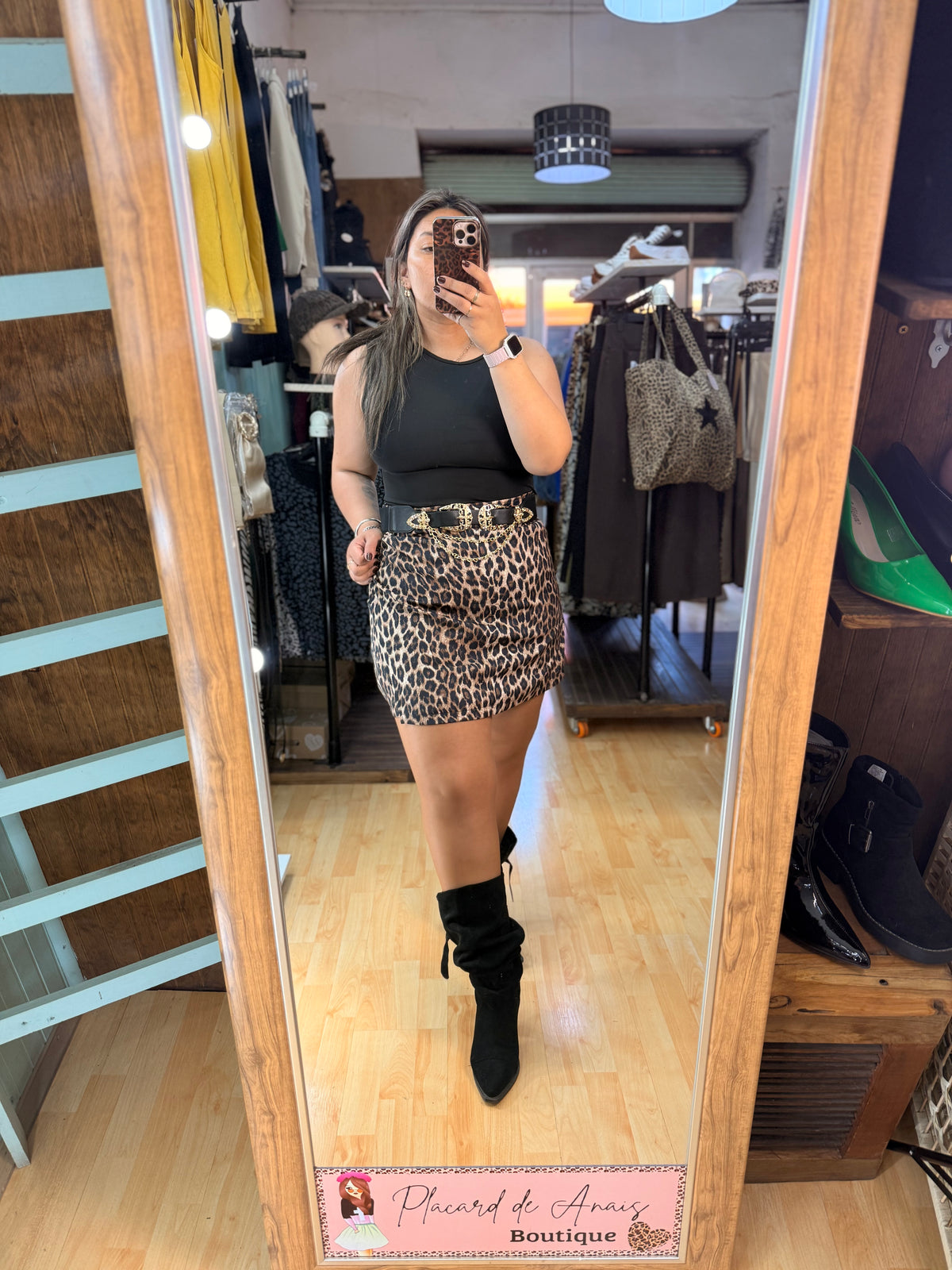 🤎 Minifalda Animal Print con Drapeado Lateral