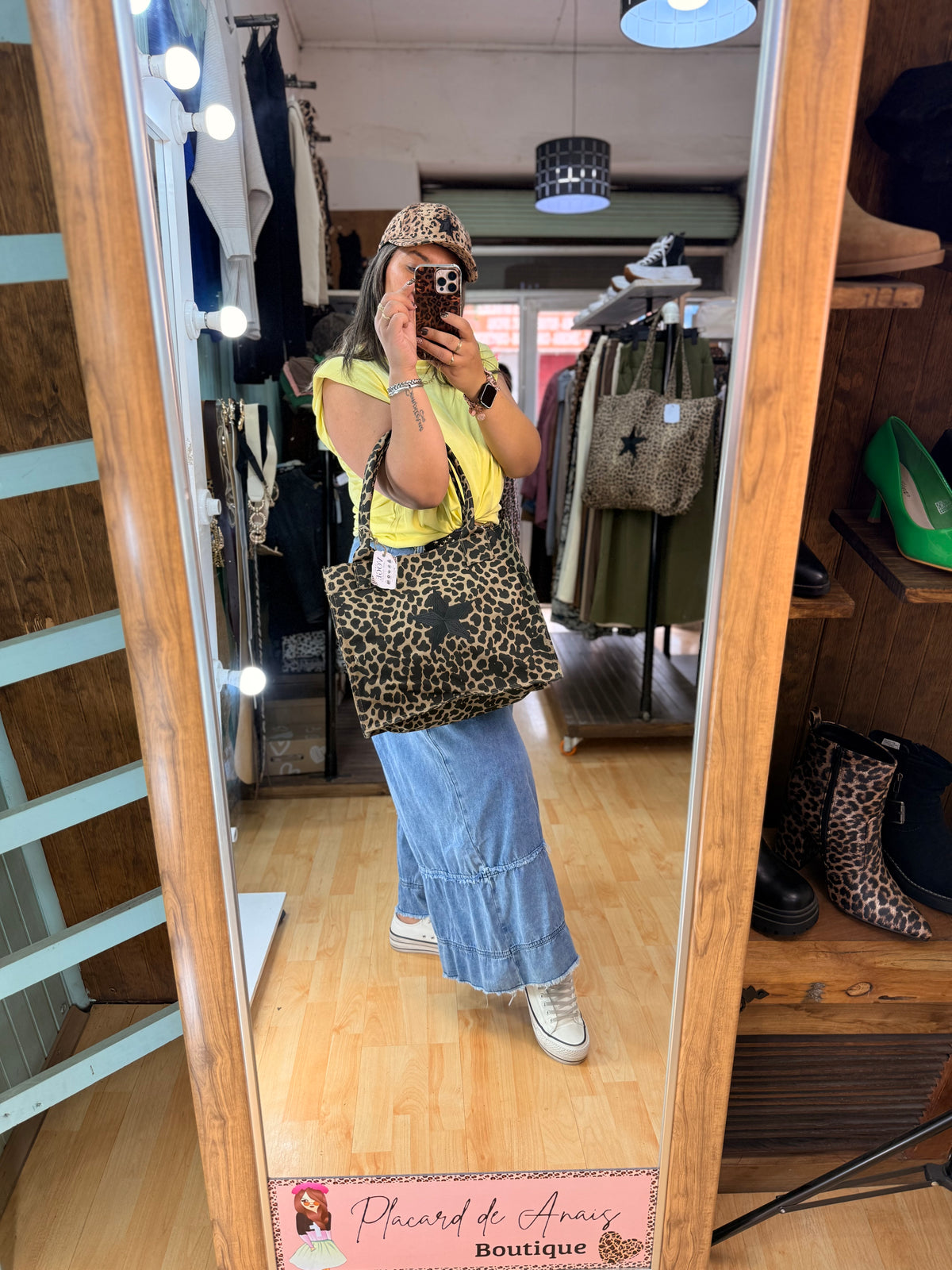 Bolso tote animal print con estrella negra