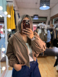 Chaqueta cortaviento corta con capucha café 🤎