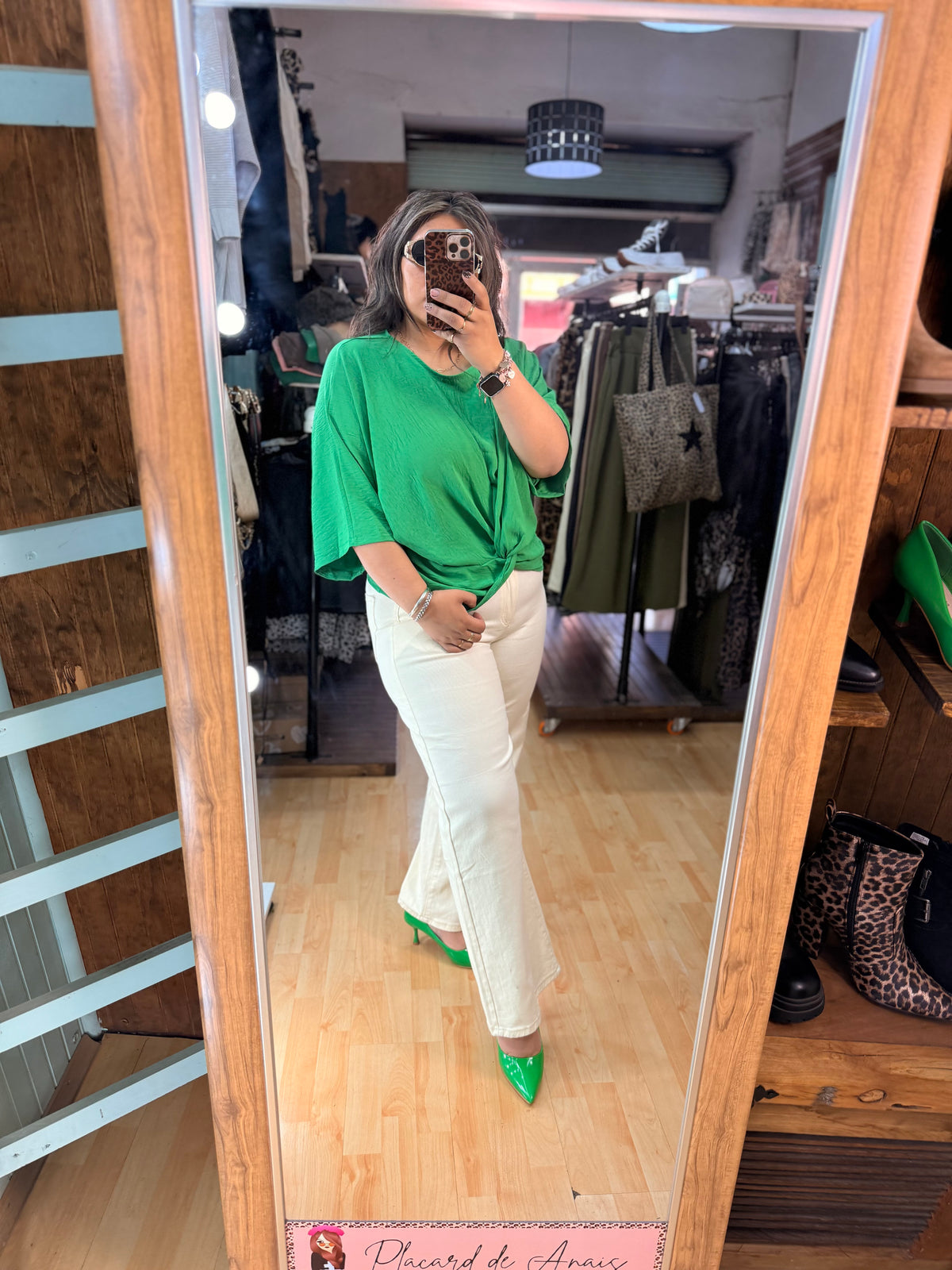 ✨ Blusa Nudo Frontal – Verde Esmeralda ✨