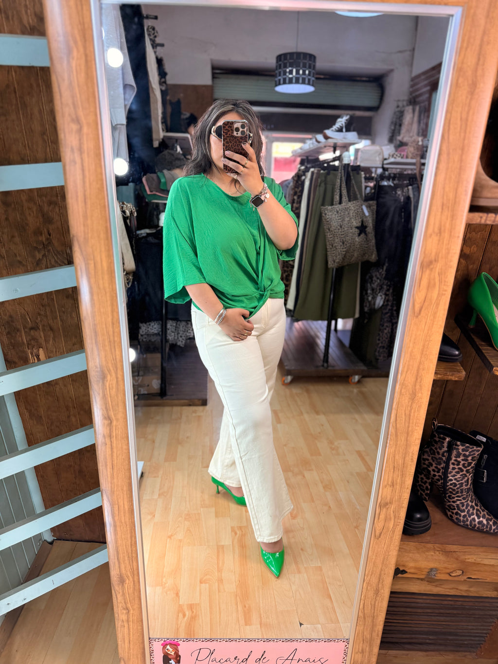 ✨ Blusa Nudo Frontal – Verde Esmeralda ✨