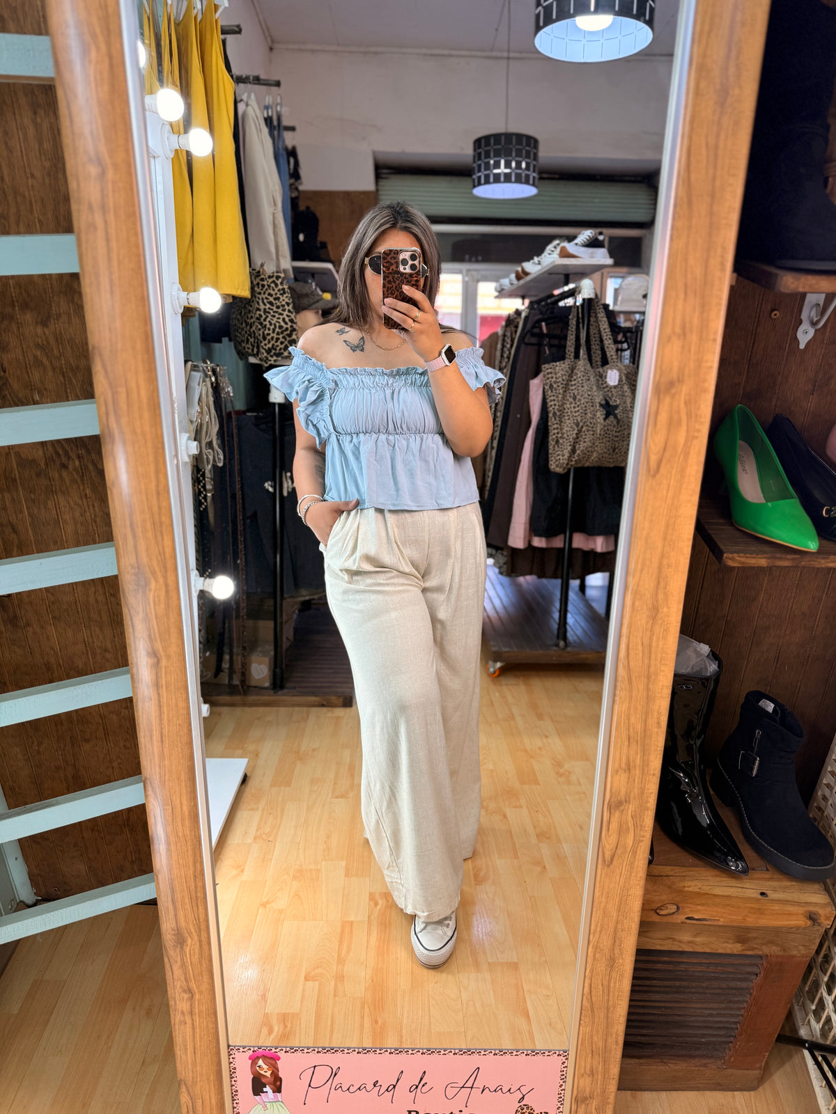 Blusa de lino celeste con vuelos