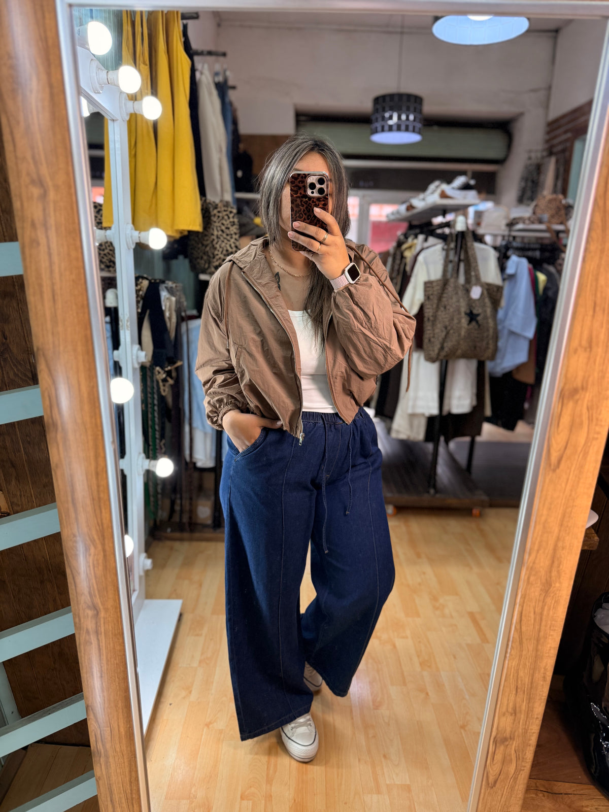 Chaqueta cortaviento corta con capucha café 🤎