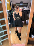 Vestido Corto Negro con Volantes y Espalda Elasticada ✨