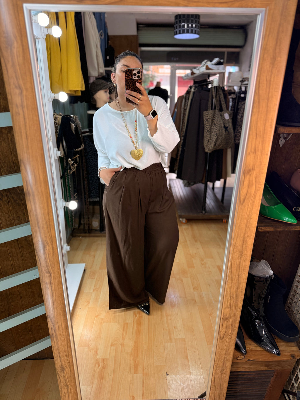 Pantalón de lino chocolate con pinzas delanteras