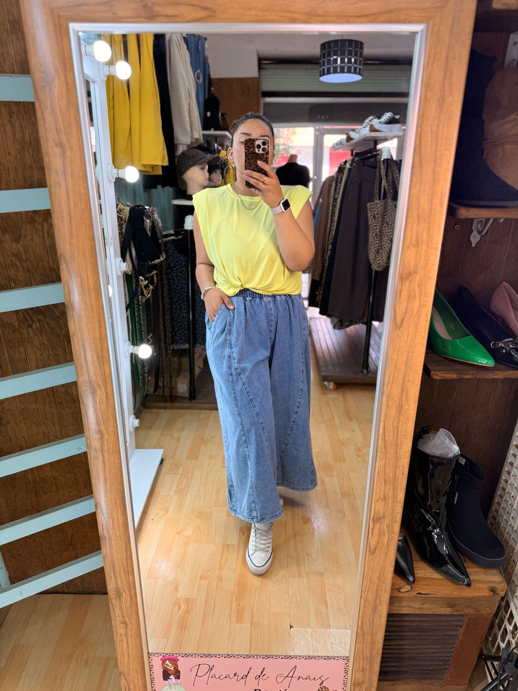Jeans culotte azul claro con cintura elasticada